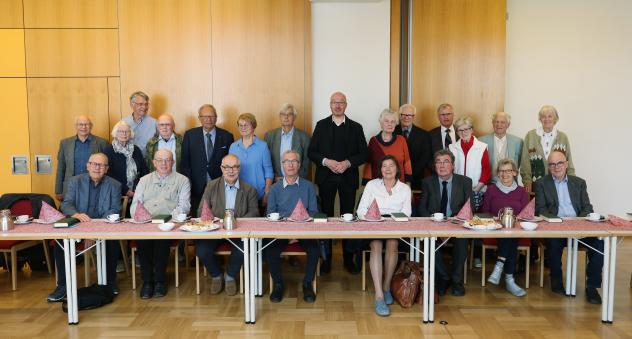 Treff von Pfarrerinnen und Pfarrern zum 50. Ordinationsjubiläum Treff von Pfarrerinnen und Pfarrern zum 50. Ordinationsjubiläum