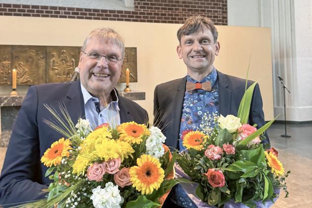 Staffelstabübergabe: Klaus Douglass (l.) und sein Nachfolger bei midi, Thomas Schlegel. Staffelstabübergabe: Klaus Douglass (l.) und sein Nachfolger bei midi, Thomas Schlegel.