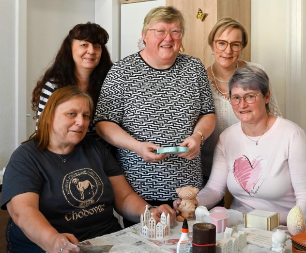 Gemeinsam gegen Depressionen: Ina Ungethüm, Katrin Elsner, Brigitte Mothes, Sindy Mothes, Petra Schmidt (v. l. n. r.). Foto: Steffen Giersch Gemeinsam gegen Depressionen: Ina Ungethüm, Katrin Elsner, Brigitte Mothes, Sindy Mothes, Petra Schmidt (v. l. n. r.). Foto: Steffen Giersch