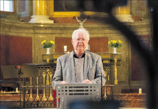 Fulbert Steffensky in der Leipziger Nikolaikirche.