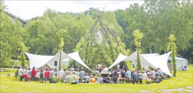 Besinnung und Innehalten außerhalb des Festtrubels: In der Löbauer Weidenkirche können Besucher Andachten und Konzerte erleben – beispielsweise am Sonnabend 13 Uhr mit Horst Seel von der Elim-Gemeinde Löbau.    © Gemeinde