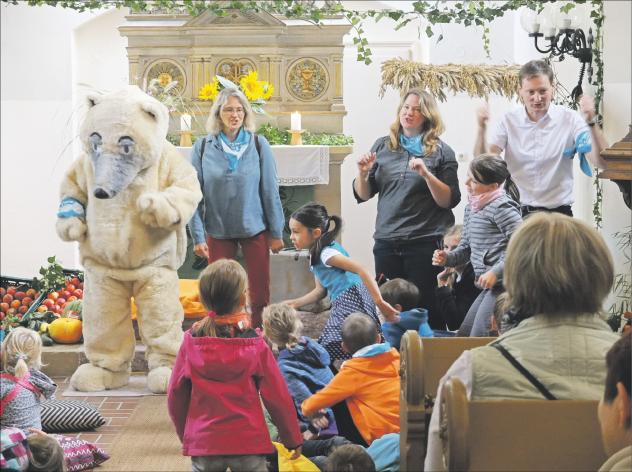 Missionarisches Modellprojekt: Familienvormittag »bärenstark« in der Merschwitzer Dorfkirche im Kirchspiel Großenhainer Land Foto: Gärtner Missionarisches Modellprojekt: Familienvormittag »bärenstark« in der Merschwitzer Dorfkirche im Kirchspiel Großenhainer Land Foto: Gärtner