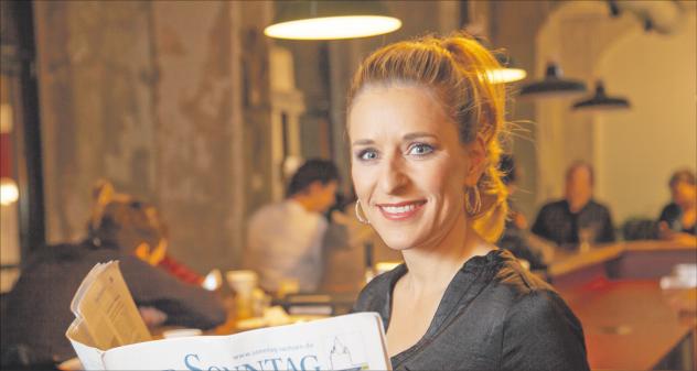 Die Sängerin und Moderatorin Stefanie Hertel versucht immer wieder, mitten im Alltag bewusster zu leben. Ohne den Glauben könnte sie sich das Leben nicht vorstellen. Foto: Jan Adler Die Sängerin und Moderatorin Stefanie Hertel versucht immer wieder, mitten im Alltag bewusster zu leben. Ohne den Glauben könnte sie sich das Leben nicht vorstellen. Foto: Jan Adler