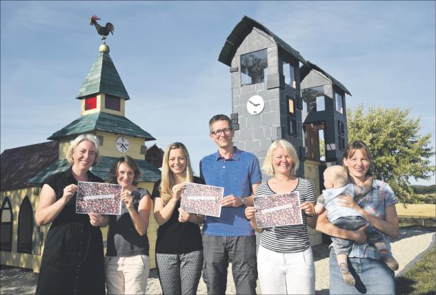 Postkartenaktion: Eltern des evangelischen Kindergartens Dresden-Leubnitz-Neuostra wollen mit Postkarten auf eine bessere Bezahlung ihrer Erzieher aufmerksam machen. Sie fordern faire Bezahlung wie beim Kaffee. Foto: Steffen Giersch