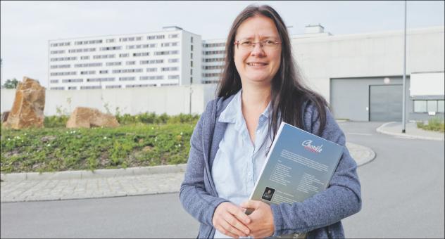 Kantorin Christiane Sander aus Mittweida vor der JVA Chemnitz. Foto: Cristina Zehrfeld Kantorin Christiane Sander aus Mittweida vor der JVA Chemnitz. Foto: Cristina Zehrfeld