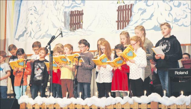 Im Advent und zum Jahresende sorgten Sänger und Musiker der Kirchgemeinde Neudorf für echte erzgebirgische Stimmung. Foto: C. Bergmann