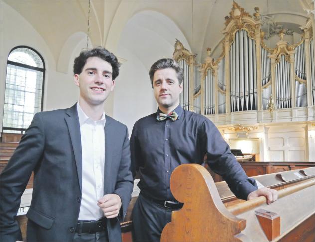 Mit neuen Ideen nach Augustusburg: Kantor Pascal Kaufmann (l.) am Sonnabend in der Stadtkirche mit Trompeter Helmut Fuchs zum Abschluss des ersten Musiksommers. Foto: Uwe Winkler Pascal Kaufmann, Helmut Fuchs, Stadtkirche Augustusburg, Orgel
