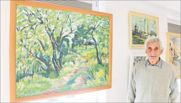 »So einen Maler darf man einfach nicht vergessen«: Falk Naumann vor einem der Bilder von Fredo Bley in der Limbacher Ausstellung. Foto: S. Zeh Ausstellung, Landschaftsbild, Falk Naumann, Künstler, Fredo Bley