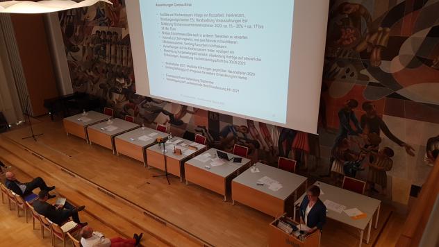 Vortrag von OLKR Kathrin Schaefer zum Haushalt und den finanziellen Corona-Folgen. Foto: Uwe Naumann Landessynode, Dresden, Haushalt, Corona