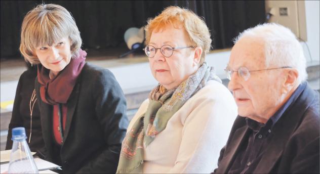 Akteure des Chemnitzer Friedenstags stellen das Programm vor (v. l.): Oberbürgermeisterin Barbara Ludwig, Ruth Röcher von der Jüdischen Gemeinde und Hartwig Albiro von der Arbeitsgruppe Chemnitzer Friedenstag. Foto: Cristina Zehrfeld Chemnitz, Friedenstag, Pressekonferenz, Barbara Ludwig, Ruth Röcher, Hartwig Albiro