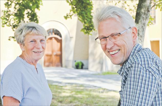 Bereit für die Kirchenvorstandswahl am 13. September: Bei Dorethea Rudolph ist der Brand-Erbisdorfer Pfarrer Ehrenfried Krüger auf offene Ohren gestoßen: Die 70-Jährige stellt sich der Wahl zum Kirchenvorstand. Foto: C. Zehrfeld Brand-Erbisdorf, Kirchenvorstandswahl, Kirchenvorstand