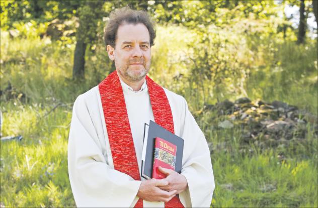 Daniel Lamprecht wird die Stelle wechseln und vom Gottleubatal nach Bautzen-Kamenz gehen. Am 30. August findet in Bad Gottleuba seine Verabschiedung und die seiner Frau statt. Foto: Daniel Förster Pfarrer, Daniel Lamprecht