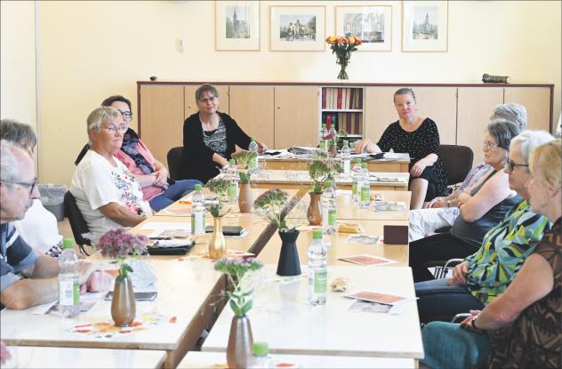 Besuchsdienst: Mit diesem Dienst bauen Ehrenamtliche am Fundament der Gemeinde, zum Beispiel in Dresden-Johannstadt. Doch dafür brauchen sie Begleitung und Weiterbildung. ISG, Institut für Seelsorge, Seelsorge, Ehrenamtliche, Besuchsdienst,