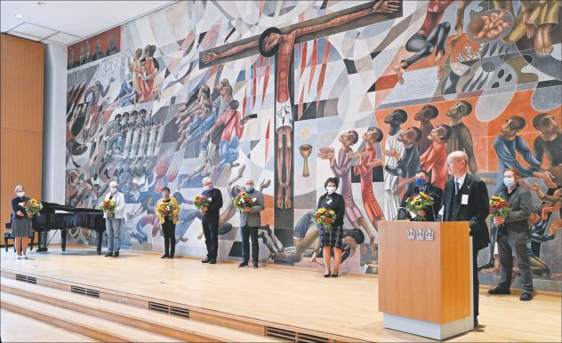 Sie haben gerichtet: Zahlreiche Kirchenrichter wurden am 9. Oktober im Dresdner Haus der Kirche mit Dank aus ihrem Ehrenamt verabschiedet. Zugleich wurden über 30 neue Richter für sechs Jahre verpflichtet. Foto: Steffen Giersch Verabschiedung, Richter, Dresden