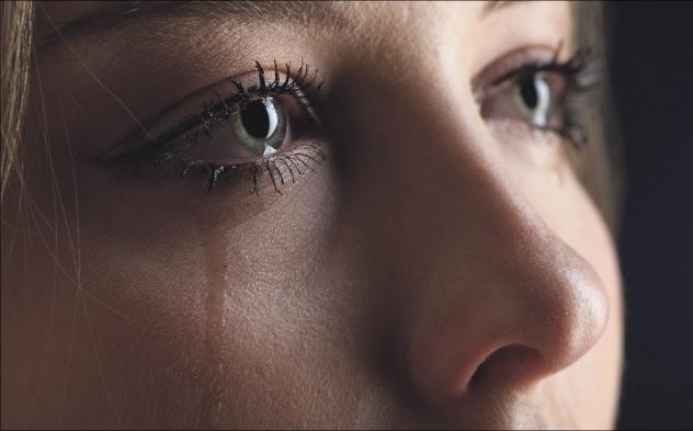Kraft der Tränen, weinende Frau
