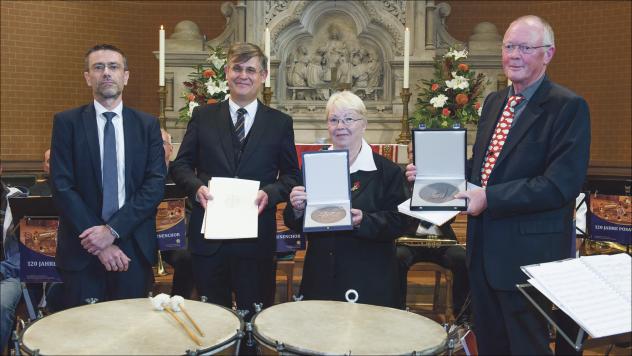 In der Trinitatiskirche Riesa gab es Auszeichungen: Ralf Eckert, Sächsisches Staatsministerium für Kultus, Sebastian Schwarze-Wunderlich, Kantor und KMD, Hannelore Hofmann (Kantorei) und Johann Stein (Posaunenchor).