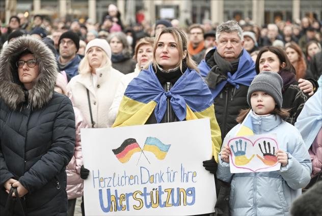 Frauenkirche Dresden, Jahrestag, Überfall auf Ukraine, Ukraine, Frieden