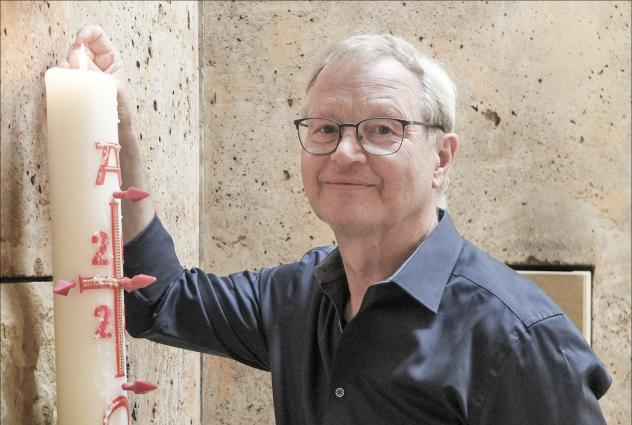 Michael Leonhardi im Raum der Stille im ökumenischen Seelsorgezentrum der Dresdner Uniklinik. Nach 13 Jahren als Klinikseelsorger ist er jetzt in den Ruhestand gegangen. © Tomas Gärtner