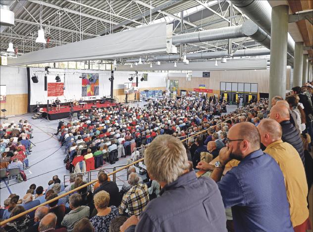 Tradition am Reformationstag: Der Gemeindebibeltag als Initiative innerhalb der Landeskirche Sachsens und der Evangelischen Allianz zog etwa 2700 Christen in die Sachsenlandhalle Glauchau.Foto: Markus Pfeifer