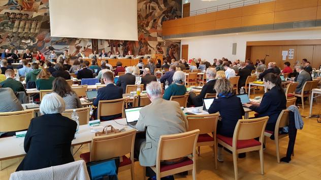 Die Landessynode diskutiert über die künftige Gestalt von Kirche in der Diaspora-Situation. Foto: Uwe Naumann Die Landessynode diskutiert über die künftige Gestalt von Kirche in der Diaspora-Situation. Foto: Uwe Naumann