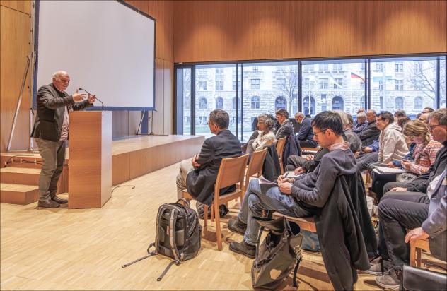 Christian Staffa (l.) beim Theologischen Studientag Leipzig am 22. Januar. Es wurde das Thema »Das Alte Testament als Widerstandsliteratur« bedacht.Fotos: Uwe Winkler