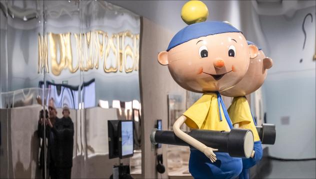 »Kundi« ist zurück: Die Comicfigur gab Kindern zu DDR-Zeiten Hygiene- und Gesundheitstipps und ist derzeit Teil der Ausstellung »VEB Museum« im Deutschen Hygienemuseum Dresden, die vielfältige Erinnerungen an die DDR zusammenträgt. © epd-bild/Matthias Rietschel