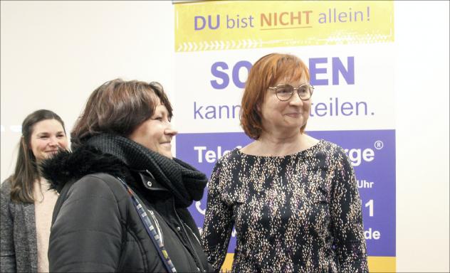 Auftakt der Vortragsreihe »Du bist NICHT allein!« in der katholischen Kirche Schirgiswalde: Die von Depression Betroffene Angela Kockrik (r.) berichtet von ihrer Krankheit und ihrem Weg zurück ins Leben. Das hilft anderen. Foto: Carmen Schumann