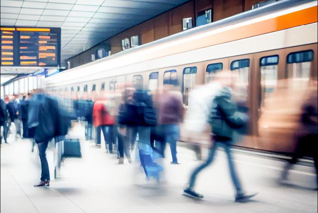 Endlich ankommen: Viele Menschen fühlen sich heute entwurzelt. Das Bedürfnis nach einem Ort, wo man ankommen und zuhause sein darf, ist groß. Dabei ist es wichtig, auch eine innere Heimat zu finden.