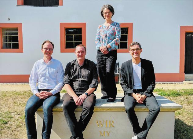 Sie wollen »Offene Perspektiven« und die Kolonialzeit aufarbeiten (v. l.): Gregor Schaaf-Schuchardt und Dr. Mathias Piwko vom IBZ St. Marienthal, Dorothea Trappe und Dr. Thomas Arnold, ehemals Leiter der Kath. Akademie. © IBZ St. Marienthal