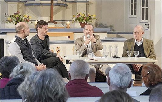 Podium in der Inselkirche (v. l.): Arne Lietz, Stefan Seidel, Martin Kobler, Joachim v. Braun. © Uta Gau