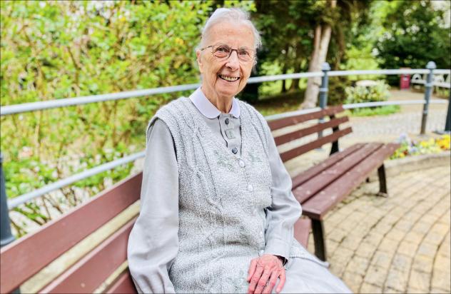 Schwester Gisela Nowack gehört zu den wenigen Diakonissen, die in »Zion« in Aue verblieben sind. Sie feiert 2024 ihr 60. Dienstjubiläum. Ihre Berufung zu Gott und der Arbeit mit den Menschen ist jedoch ein Auslaufmodell. Schwester Gisela Nowack gehört zu den wenigen Diakonissen, die in »Zion« in Aue verblieben sind. Sie feiert 2024 ihr 60. Dienstjubiläum. Ihre Berufung zu Gott und der Arbeit mit den Menschen ist jedoch ein Auslaufmodell.