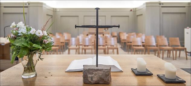 Versöhnung trifft Bildung: Der Wiederaufbau des Garnisonkirchturms sorgte für Diskussionen. Die Nagelkreuzkapelle und eine Ausstellung mit dem Titel »Glaube, Macht und Militär« sollen einladen, sich kritisch mit der Geschichte und den politischen Entwicklungen zu befassen. © epd-bild/Christian Ditsch