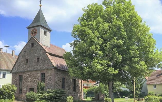 Die ehemalige Waldenserkirche in Neuhengstett wurde nach zwei hölzernen Vorläufern im Jahr 1769 als Steinkirche errichtet. Seit 1823 ist das Gotteshaus eine lutherische Kirche.Foto: Evangelische Kirchengemeinde im Heckengäu