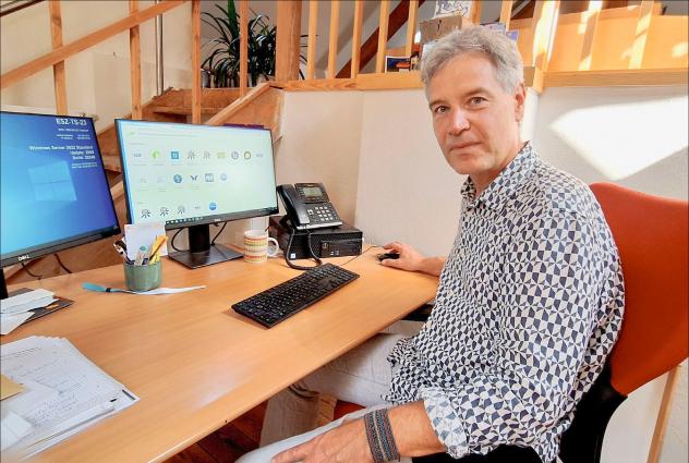 Das Digitalportal läuft für 18 evangelische Schulen in Sachsen an. Projektkoordinator Falk Wenzel, Geschäftsführer des Schulvereins Radebeul am Ev. Schulzentrum, wünscht sich, dass sich noch mehr Schulen beteiligen. © Kathrin König