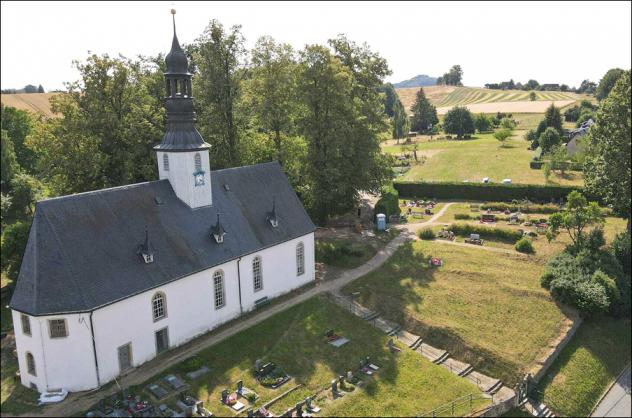 Die Dorfkirche Ulbersdorf gehört zur Kirchgemeinde Sebnitz-Hohnstein. Am 20. Oktober um 14 Uhr wird der Umbau mit einem Festgottesdienst gefeiert. © privat