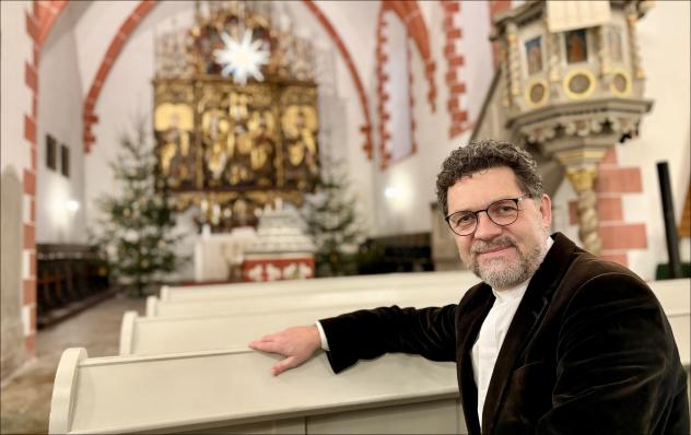Falk Klemm ist Pfarrer der Kirchgemeinde Ehrenfriedersdorf mit fünf Schwestergemeinden. Die St. Niklaskirche feiert in diesem Jahr ihren 725. Geburtstag. Die Kirchgemeinde feiert das mit einem Festjahr. © Anna Neef