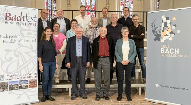 Die Direktoriumsmitglieder zum Bachfest 2023 in Eutin. Im rot-braunen Hemd vorn Christfried Brödel. © Ina Malgut Die Direktoriumsmitglieder zum Bachfest 2023 in Eutin. Im rot-braunen Hemd vorn Christfried Brödel. © Ina Malgut