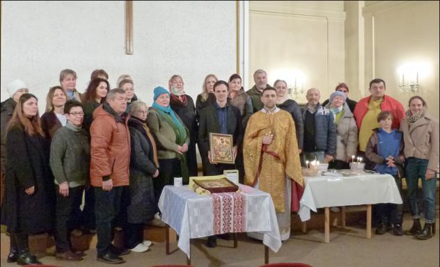 Die ukrainischen Gläubigen nach dem liturgischen Friedensgebet. © Katharina Weyandt