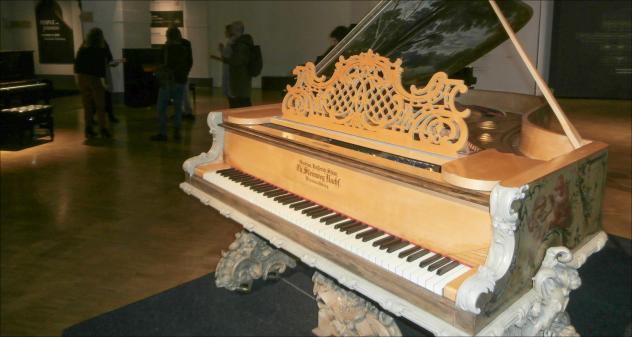 Steinweg-Flügel