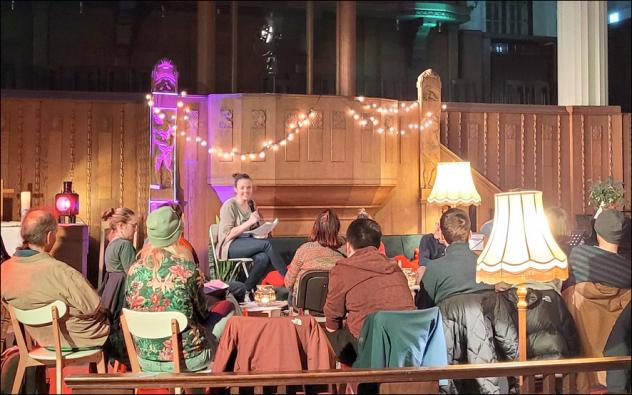 In der Philippuskirche Leipzig-Lindenau war Auftakt für den ersten Gottesdienst Wohnzimmerkirche in diesem Jahr. Foto: Linn Manegold