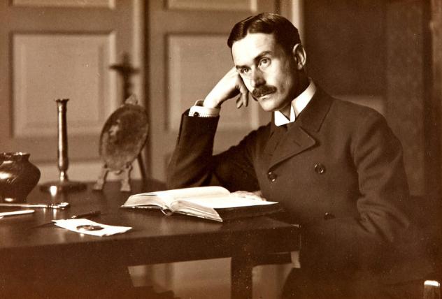 Thomas Mann war erst 25 Jahre alt, als er mit „Die Buddenbrooks“ Literaturgeschichte schrieb. Thomas Mann war erst 25 Jahre alt, als er mit „Die Buddenbrooks“ Literaturgeschichte schrieb.