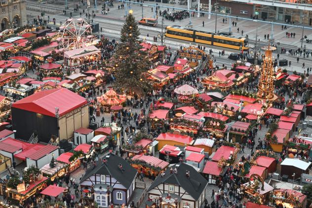 Blick auf den Striezelmarkt in Dresden