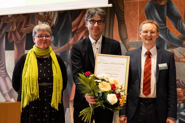 Innovationspreis Kirchenmusik Martina Hergt, Domkantor Albrecht Koch, Landeskirchenmusikdirektor Burkhard Rüger (v.l.n.r.) © evlks