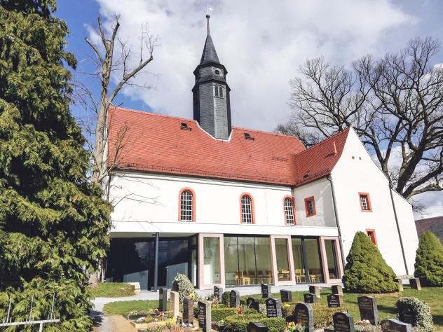 In der restaurierten Kirche am Liebethaler Grund finden Gottesdienste und Kulturveranstaltungen statt – wie das jährlich stattfindende Weltmusik- und Jazzwochenende »Liebethaler GrundTon«. 