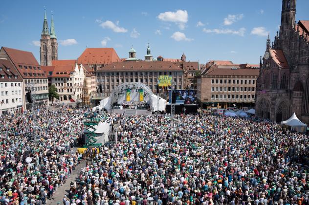 Abschlussgottesdienst des 38. Evangelischen Kirchentags auf dem Nürnberger Hauptmarkt