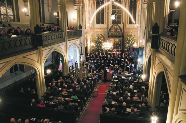 In der Stadtkirche Johanngeorgenstadt: Teil zwei des Doppelkonzerts mit dem Leipziger Gewandhauschor und der Camerata Lipsiensis unter Leitung von Gregor Meyer. © Irmela Hennig