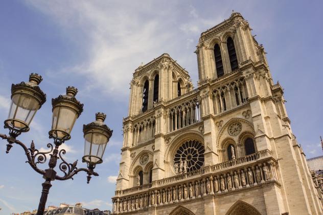 Ausstellung über die Geschichte der Kirche Notre-Dame de Paris