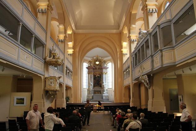 Blick ins Kirchenschiff der Nikolaikirche Freiberg