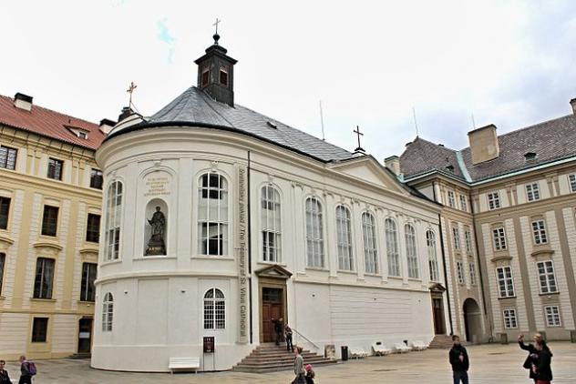 Ein Teil des Domschatzes war bis 2021 in der Heilig-Kreuz-Kapelle auf der Prager Burg zugänglich