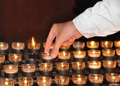 Gebetwoche Kerze und Gebete